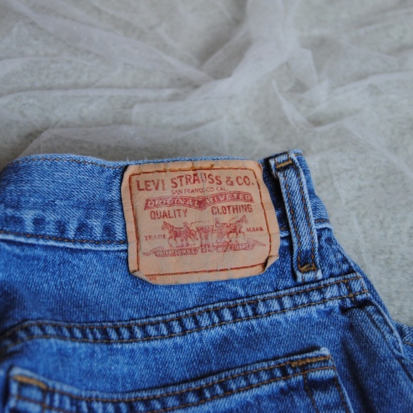 Vintage Levi’s 550 Mom Shorts - Picture 4 of 4